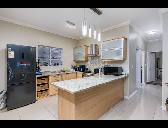 3 BEDROOM FREEHOLD TO LET IN PARKLANDS NORTH